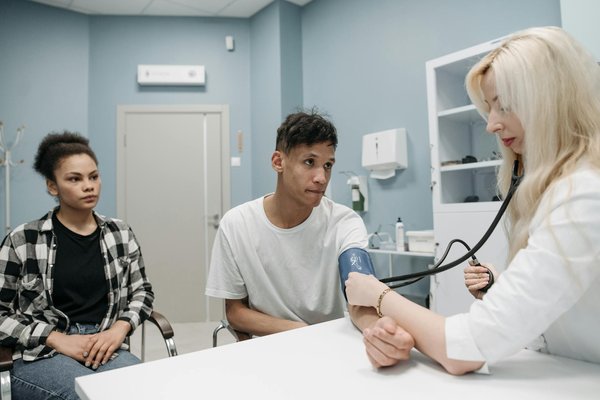 Urgences Médicales : Les Rôles Essentiels de l'Ambulancier – Votre Guide Ultime