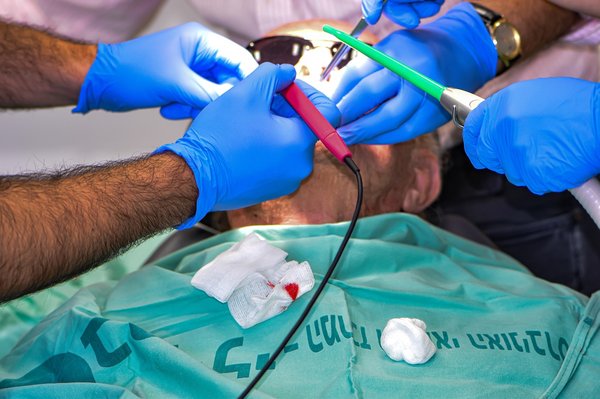 Hydropulseur jet dentaire : le secret d'un sourire éclatant
